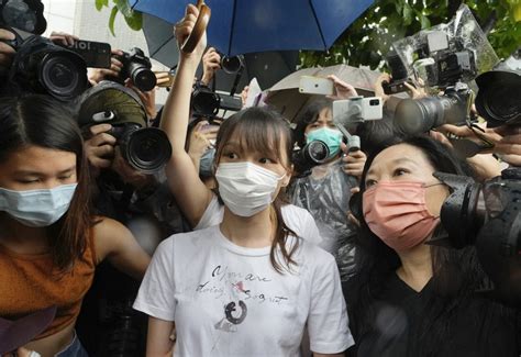 周庭氏が出所 香港「デモ扇動」で服役 刑期短縮か [写真特集1 4] 毎日新聞