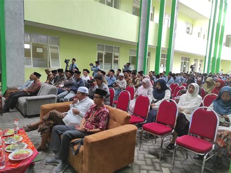 PULUHAN PESERTA IKUTI FESTIVAL ILMIAH SANTRI DI PESANTREN AL HIKAM