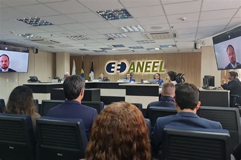 Em dia de apagão ANEEL aprova reajuste para distribuidoras do Norte e