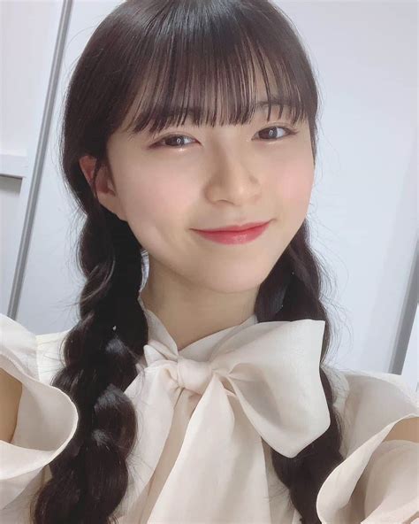 大里菜桜さんのインスタグラム写真 大里菜桜instagram 「三つ編みにしても毛量がこんなにあるの😂毎朝髪をまとめるの結構大変なんだ💦