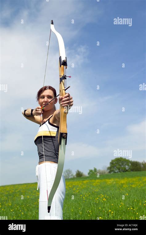 Female Archer Hi Res Stock Photography And Images Alamy