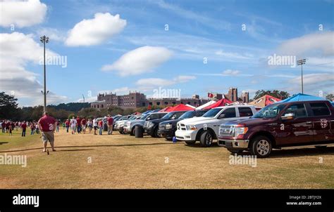 Stadium parking hi-res stock photography and images - Alamy