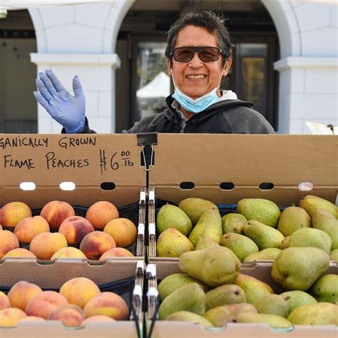 20 Beautiful Farmers Market Display Ideas for Every Budget