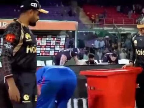 Psl 2023 Babar Azam Help Clean Up Trash At Stadium After Match Peshawar