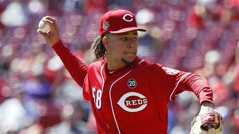 Luis Castillo, Reds lose pitchers' duel to Brewers