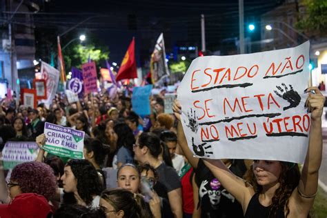 Criança não é mãe Estuprador não é pai Pela legalização do aborto