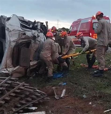 Homem Morre E Adolescente Fica Ferido Em Acidente Caminh O Na Br