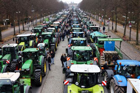 En Allemagne Des Agriculteurs Manifestent Travers Le Pays Pour