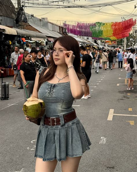 Chloe Wong | ️——>BKK 🇹🇭 (Ps read the last slide) | Instagram