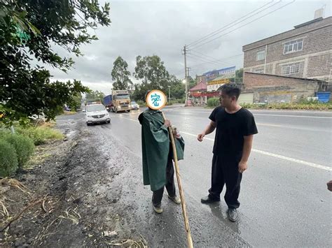 光天化日，兴业莫村村道上一老人躺在路中不起，咋回事？澎湃号·媒体澎湃新闻 The Paper