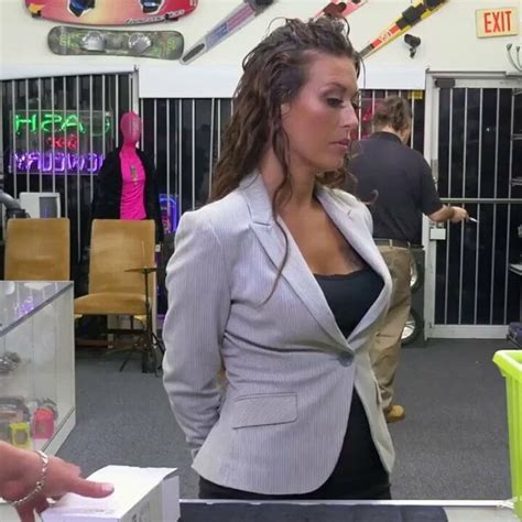Curvy Pawnshop Babe Cocksucking Manager For Better Deal XHamster