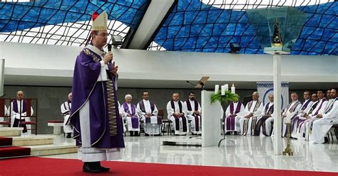 G1 Arcebispo de Brasília Dom Sérgio celebra primeira missa como