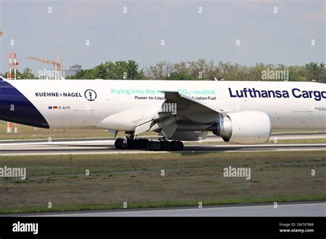 Airplanes on landing / takeoff Stock Photo - Alamy