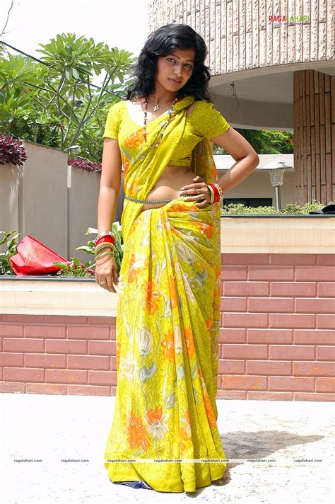 Teertha Hot Navel Show Kannada Hot Actress