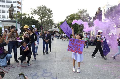 Marchan Feministas En Chilpancingo Exigen Alto A Los Feminicidios Y