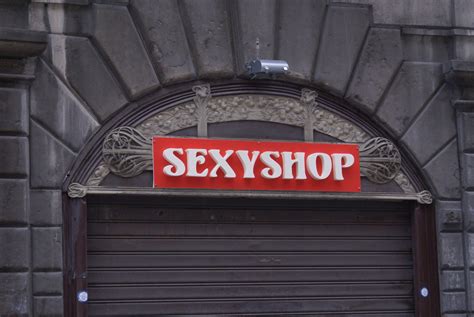 Dove Vi Piace Acquistare I Sex Toys Meglio Online O Sexy Shop