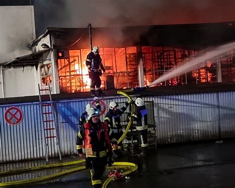 Lagerhallenbrand Feuerwehr Aßlar