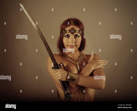 Woman With Sword Hi Res Stock Photography And Images Alamy