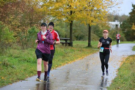 Halbmarathon Und F Nf Kilometer L Ufer Trotzen Im Irt Regen