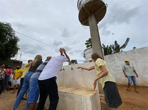 Em Flores Comunidade Contemplada Sistema De Abastecimento D