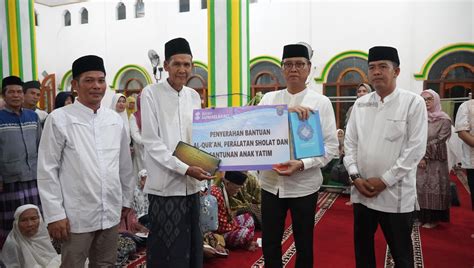 Pj Bupati Oki Didaulat Imami Salat Tarawih Pada Safari Ramadan Sumsel