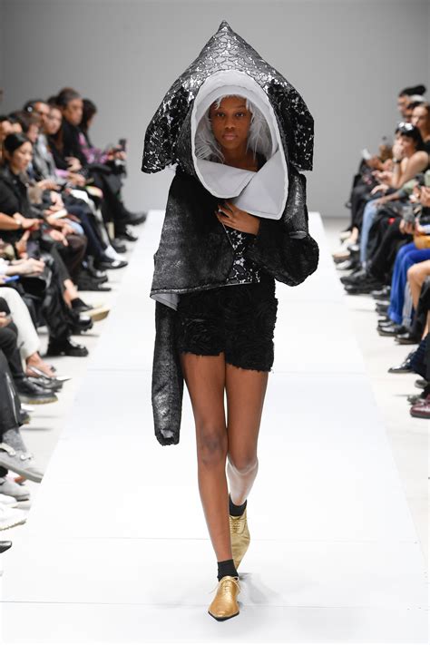 Comme des Garçons RTW Spring 2023 [PHOTOS]