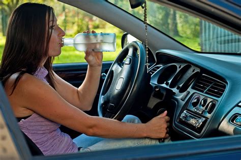 Arr T E Au Volant Par Les Gendarmes Elle Leur Montre Ses Seins Avant