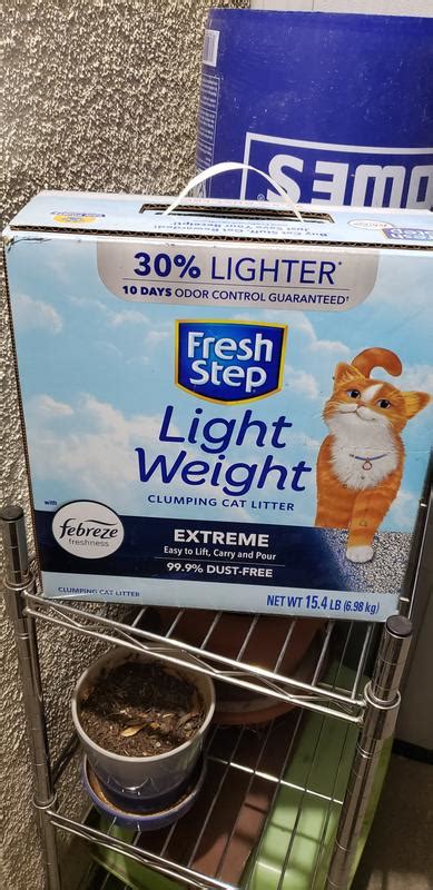 Fresh Step Light Weight Extreme Scented Clumping Cat Litter With