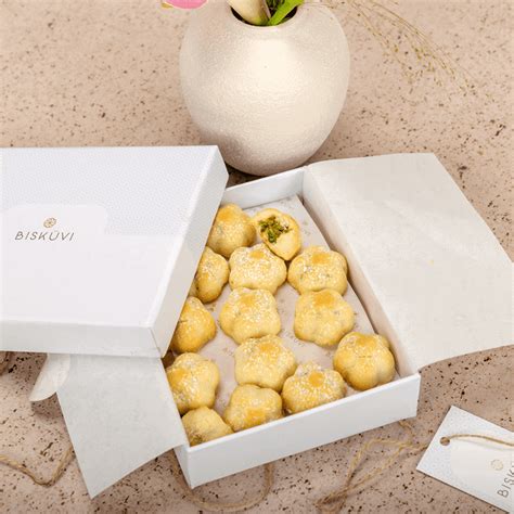 Mixed Maamoul Dates And Pistachio Buono Chocolate Flower Gifts