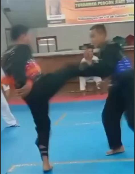 PENCAK SILAT PERGURUAN PSHT DI SMA NEGERI 19 MENGUKIR PRESTASI JUARA 1