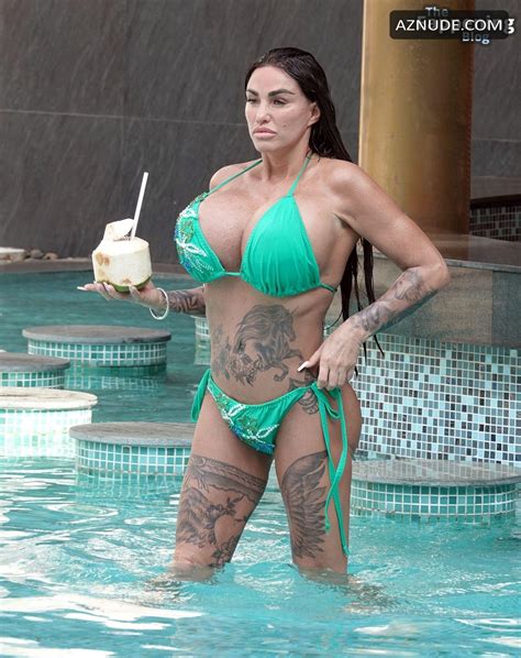 Katie Price Sexy Shows Off Her Busty Boobs Wearing A Sexual Green Bikini While On Holiday In