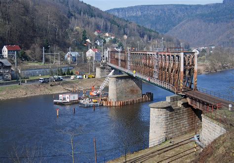 Oprava betonových konstrukcí pilíře železničního mostu v Prostředním