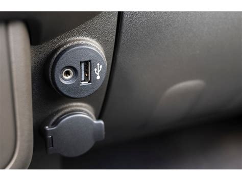 2019 Nissan Frontier: 72 Interior Photos | U.S. News