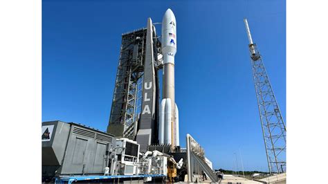 Atlas V Rocket Rolled To Pad For Silent Barker Spysat Launch Photos Space