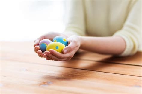 Pascua días de fiesta tradición y concepto de la gente cerca de las