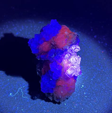 New Natural Fluorite And Fluorescent Calcite Symbiotic Mineral