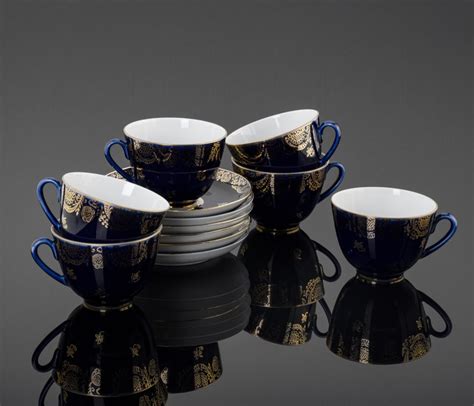 Набор чайных пар на 6 персон, украшенных золотистым орнаментом по канту ...