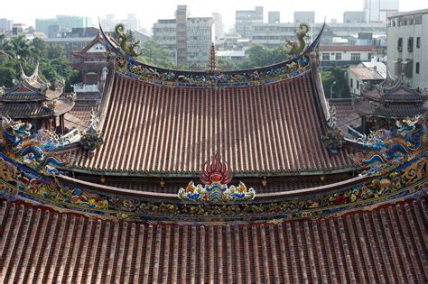 Step Inside Taiwan's Famous Longshan Temple | Smithsonian