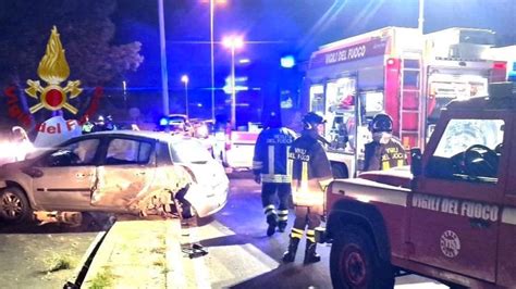 Scontro Tra Auto Due Feriti