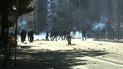 Manifestantes Entram Em Confronto Pms Durante Protesto Na Avenida