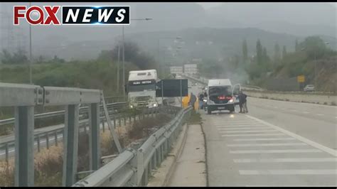 Automjeti përfshihet nga flakët në autostradën Tiranë Elbasan dyshimet