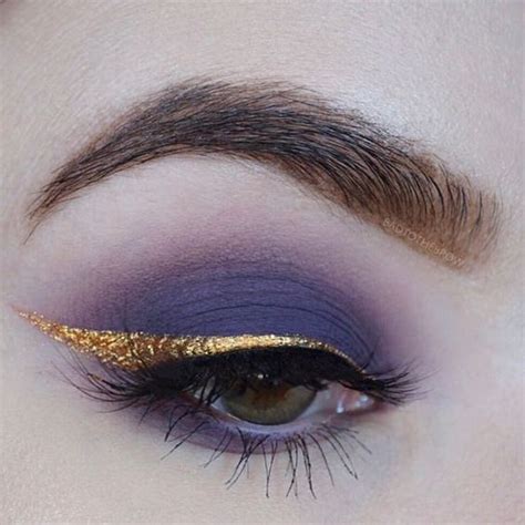 Пин на доске makeup | Золотая подводка для глаз, Макияж тени для век ...