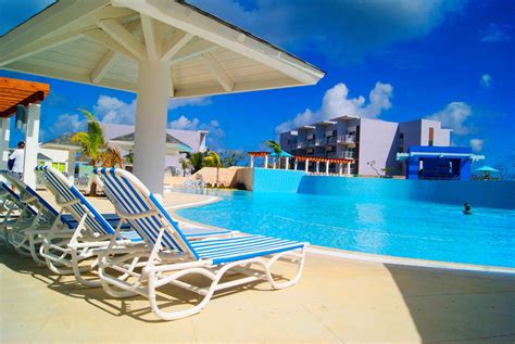 Grand Aston Cayo Las Brujas Beach Resort Spa