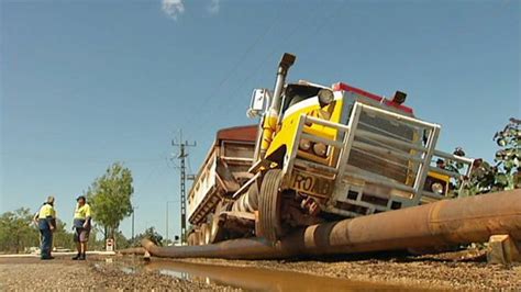 Road train driver pleads guilty over fatal crash - ABC News