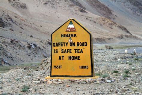 Warning Road Signs in India (30 pics)