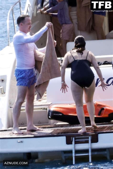 Drew Barrymore Sexy Seen Flaunting Her Hot Figure In A One Piece Swimsuit On A Boat In Capri