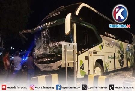 Kupas Tuntas Bus Epa Star Seruduk Gran Max Di Pelabuhan Bakauheni 9