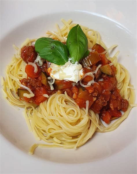 Spaghetti Met Rode Saus Klassieke Spaghetti Met Rijke Rode Saus Een