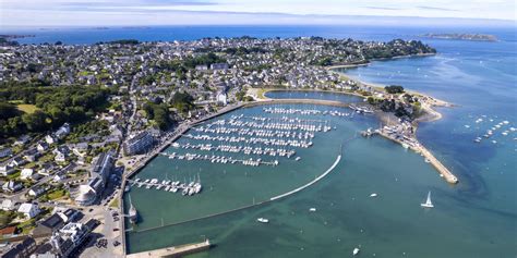 Ports Vivre ou Séjourner à Perros Guirec cest voir la Vie en Roz