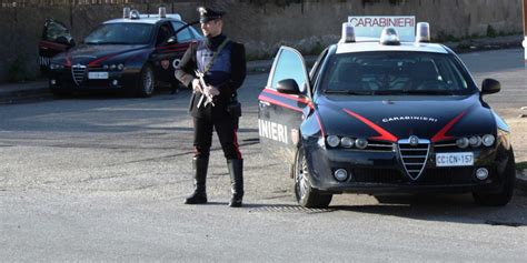 Sorvegliato Speciale Forza Un Posto Di Blocco Seminando Il Panico